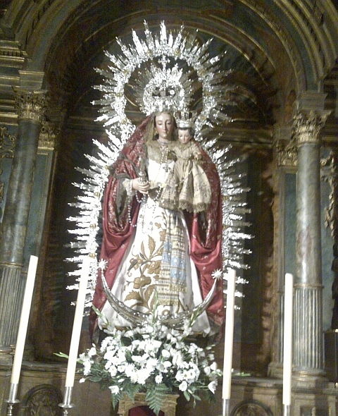 Szent Mária Magdala szobra Sevilla Spanyolország