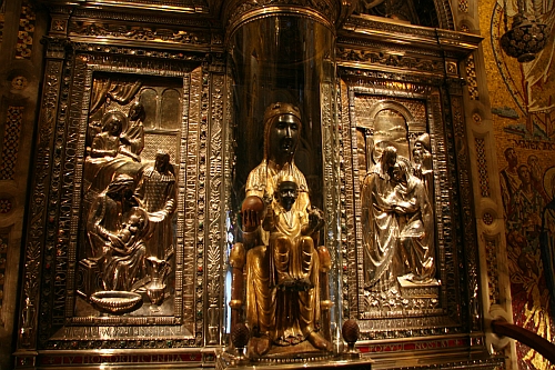 Fekete Madonna – Istenanya szobra – Montserrat Spanyolország