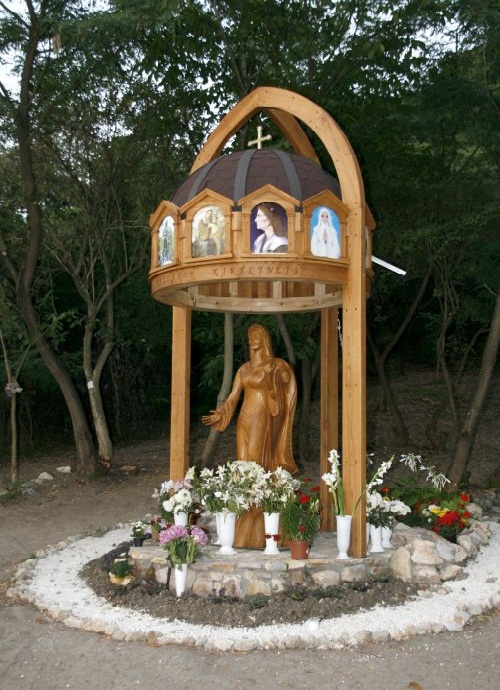 Szurdokpüspöki Szűz Mária emlékmű