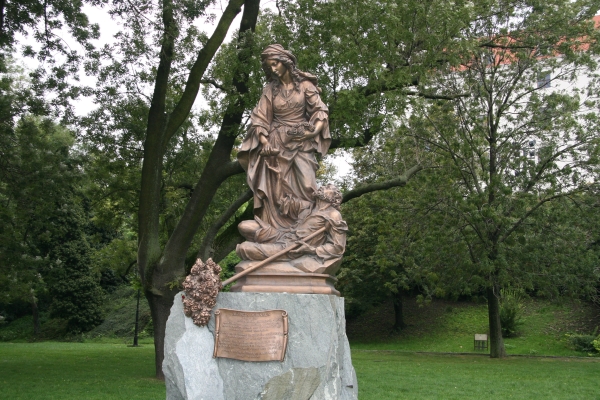 Szent Erzsébet szobra a pozsonyi várban