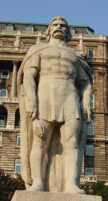 Dózsa György szobra a budai vár előtt, a nevét viselő téren