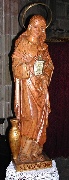 Szent Mária Magdala szobra a barcelonai katedrálisban