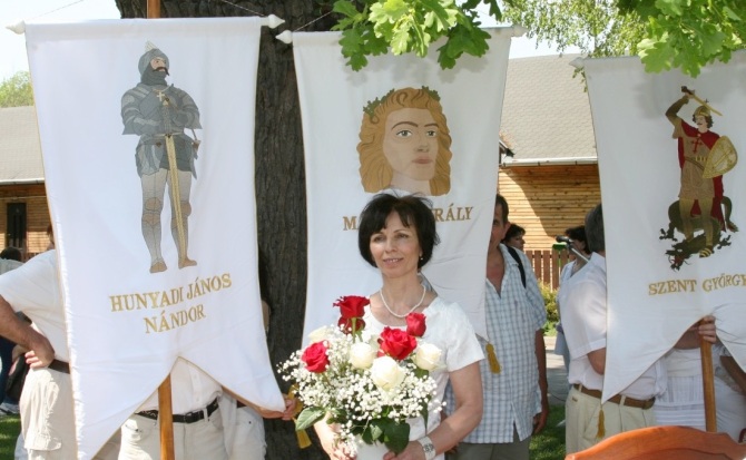 Hegedűs Mária - Nagymegyer, Mátyás király tölgyfájánál, 2012. május 1.