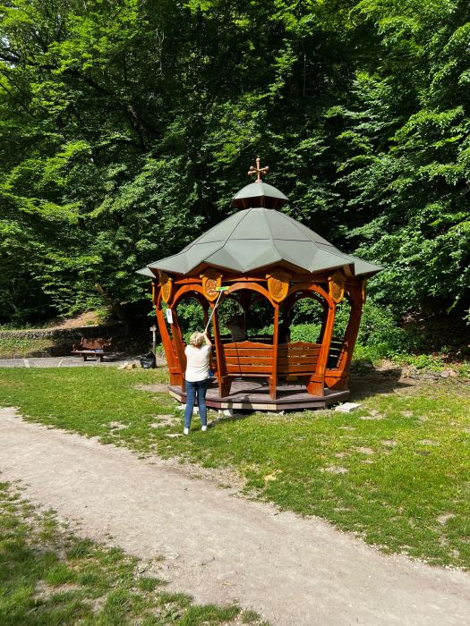 D&ouml;m&ouml;s - R&aacute;m-v&ouml;lgy - Szent liget &aacute;pol&aacute;sa Szűz M&aacute;ria jelen&eacute;s&eacute;nek hely&eacute;n