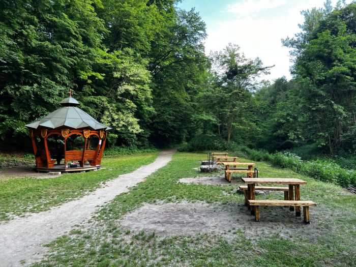D&ouml;m&ouml;s - R&aacute;m-v&ouml;lgy - Szent liget &aacute;pol&aacute;sa Szűz M&aacute;ria jelen&eacute;s&eacute;nek hely&eacute;n