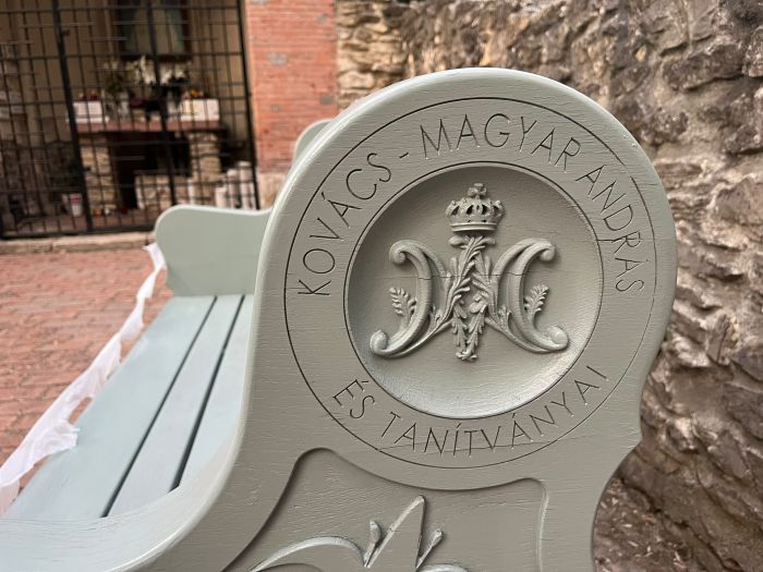 Szent Margit padja &uacute;jra dicső f&eacute;ny&eacute;ben t&uuml;nd&ouml;k&ouml;l a Margit-szigeten, Budapesten
